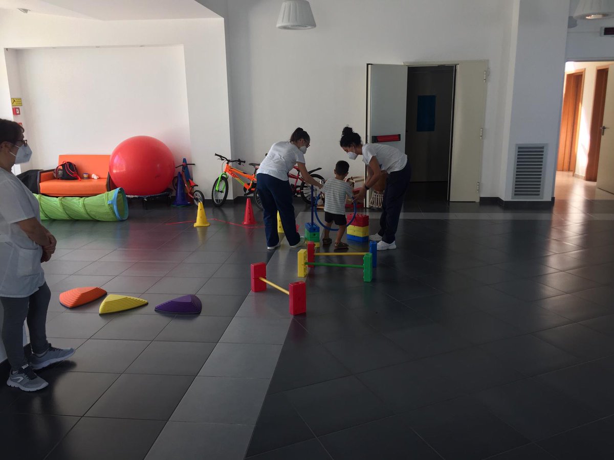HEROsrl's tweet photo. Oggi siamo a Casarano (LE), per la presentazione del progetto "Social Training", nato per sperimentare nuovi approcci metodologici e tecnologici per migliorare la qualità di vita dei soggetti affetti da #autismo, attraverso la #realtàaumenta. @mur_gov_ @AgidGov https://t.co/zNq790iO09