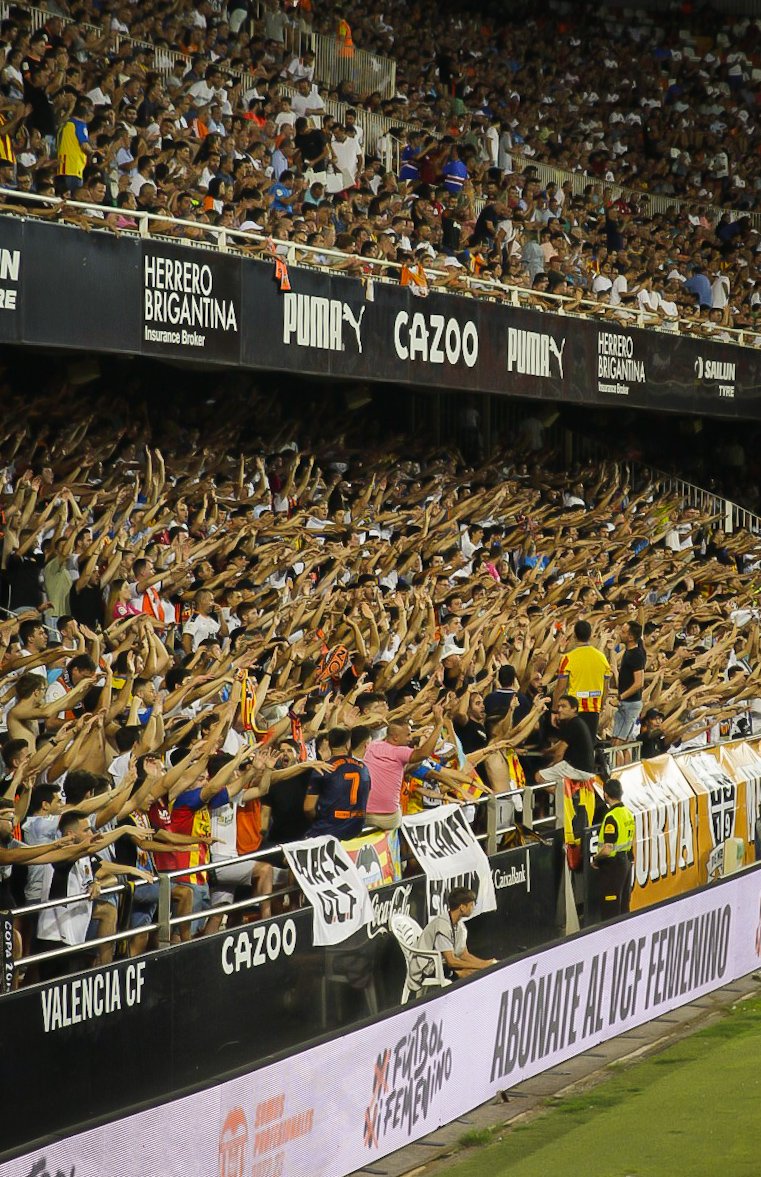 piquerVCF's tweet photo. @grefusa @Carlos10Soler -Quien quiere pipas gratis en Mestalla???
-Yoooooo https://t.co/pQF7jG3yIY