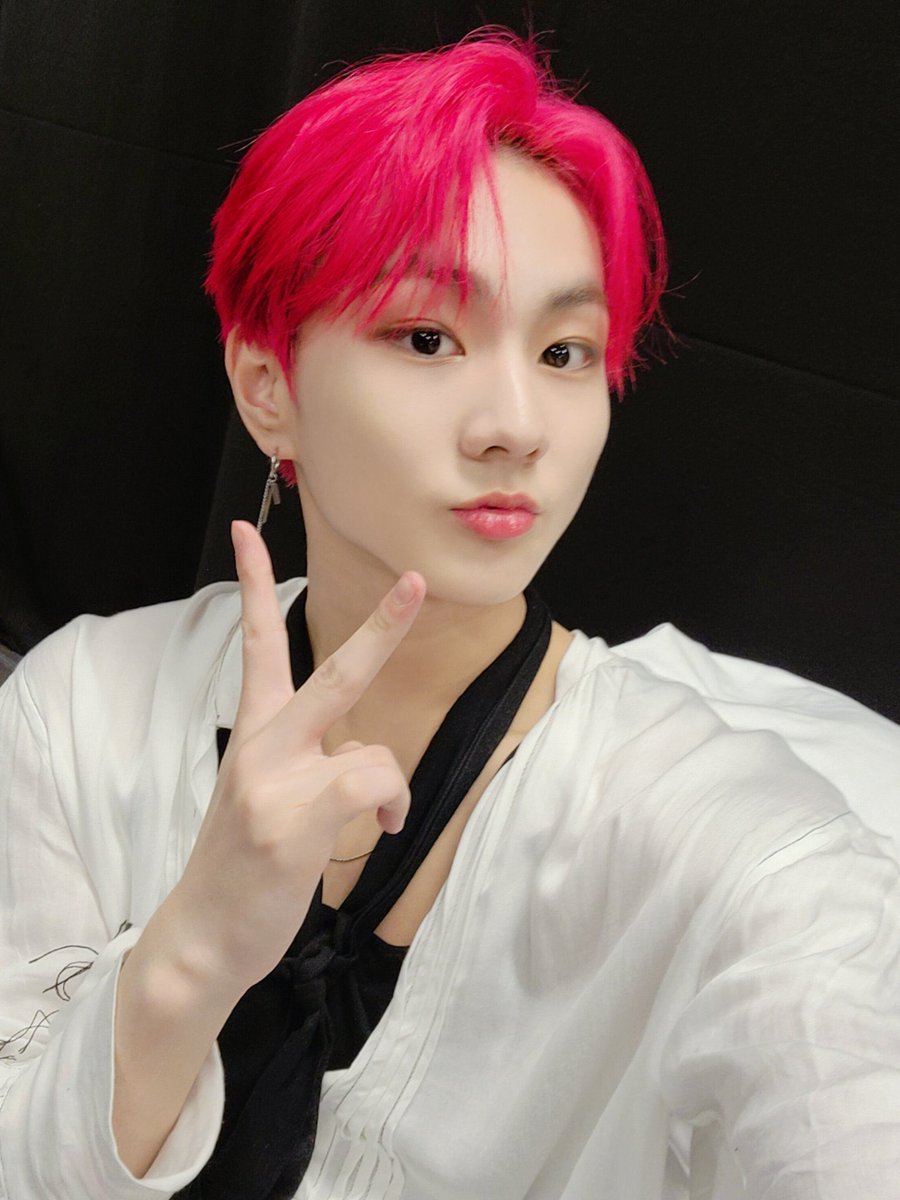 สองนิ้วแปลว่าอะไรไม่รู้แต่คุณหล่อมาก