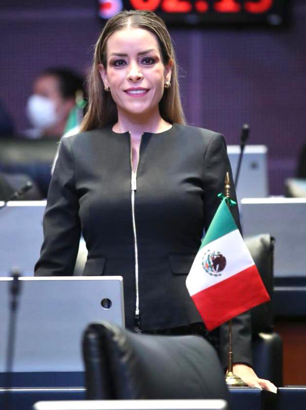 Veronica_mtz's tweet photo. Con gran orgullo y mucha responsabilidad asumo la Presidencia de la Comisión de #Marina en el #Senado de la República. Me enorgullece ser la primera mujer en la historia del senado en desempeñar este cargo. 1/2 https://t.co/pjgpYilKo7