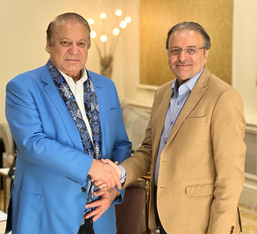AzmaBokhariPMLN's tweet photo. آج قائد محترم سے الوداعی ملاقات،پاکستان جانے سے پہلے بہت ساری شفقت اور رہنمائی لیکر انشااللہ کل واپسی ہوگی،اور قائد سے ملاقات کے بعد دوبارہ تازہ دم ہو کر اس فتنہ گروپ کا مقابلہ کریں گے https://t.co/jeV5HKL67o