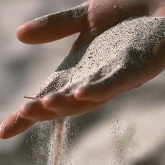 AppassionataMe's tweet photo. Così come una manciata di #sabbia,scivolando via,lascia sempre qualche granello fra le #pieghe della #mano,allo stesso modo,ogni cosa che scivola fuori dalla nostra #vita,lascia qualche granello di sé,fra le pieghe dell'#anima.
Barbara Brussa
#nellePieghe #VentagliDiParole https://t.co/9lgrund9we