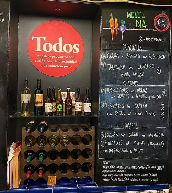 lapajaraenbici's tweet photo. Estofado de #elfogonverde Cocido de los miércoles de #VivaChapata y Cheesefake de #LaOvejaNegra
#comidaincreible en Lavapiés.
#coopcycle y #lapajaraenbici te lo llevan.
@WalkEatDie
@elfogonverde
@coopcycle https://t.co/qh0xrlNBJn