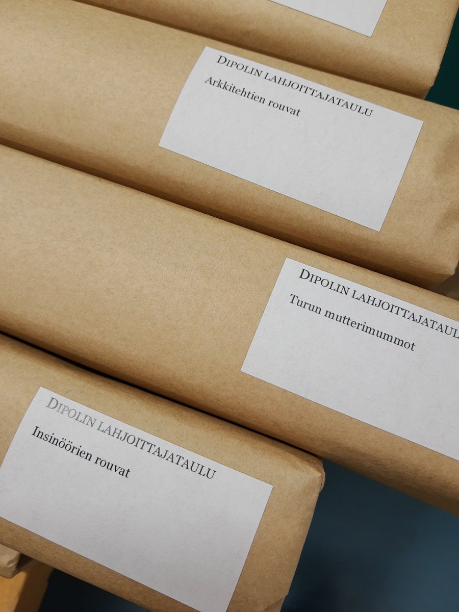 afilmari's tweet photo. Tänään on tullut pakattua joitakin Dipolin rakennuttamista lahjoittaneille tehdyn "taulun" osia eli nimikoituja teräskaiteita. Joukossa on paljon yrityksiä, mutta myös muita tahoja, kuten Turun mutterimummot. #aalto #dipoli #teekkarit https://t.co/Z9OXxbfcYW