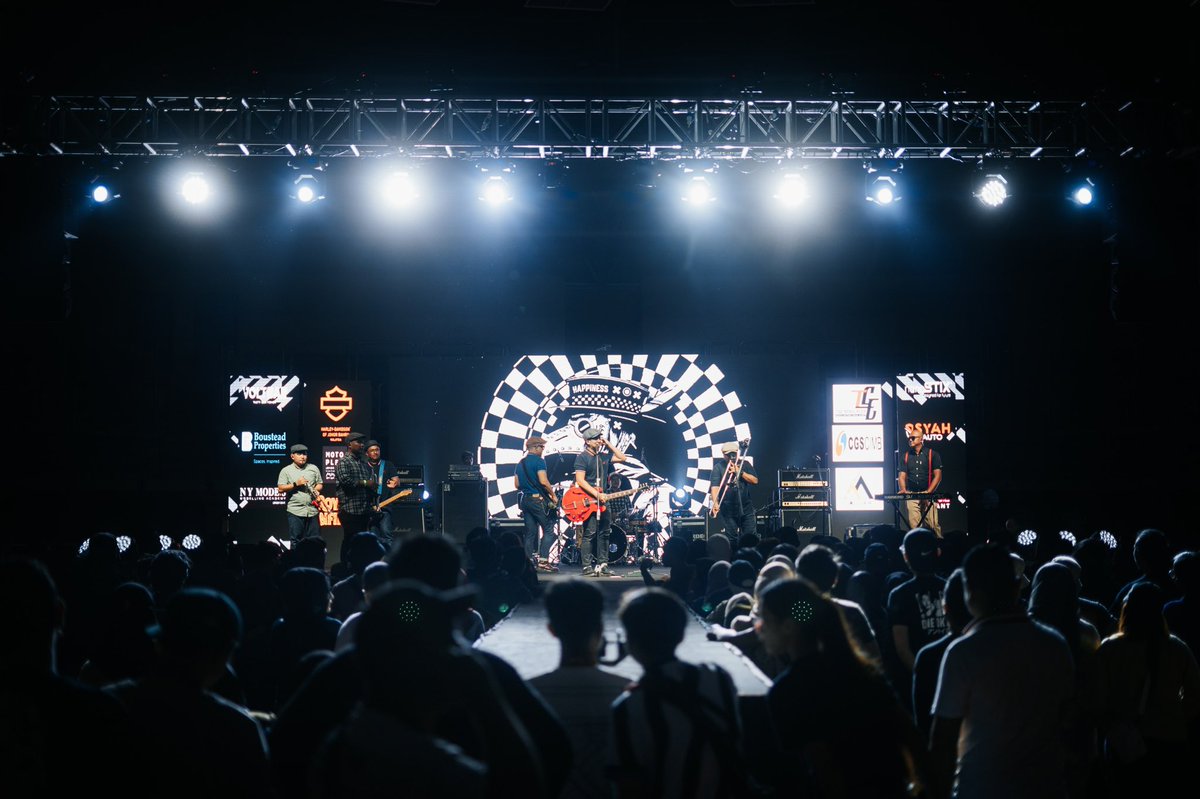 ConcertMoments3's tweet photo. #ONGROUND LIVE : @_queenoil_ presents MERDEKA KARNIVAL &amp; CONCERT 
ft. @Plaguetweets 
at EducitySportsComplex #Nusajaya #JOHOR @Jenn_Thompson @MalayaRoll https://t.co/Kr1z2iQ0Uq
