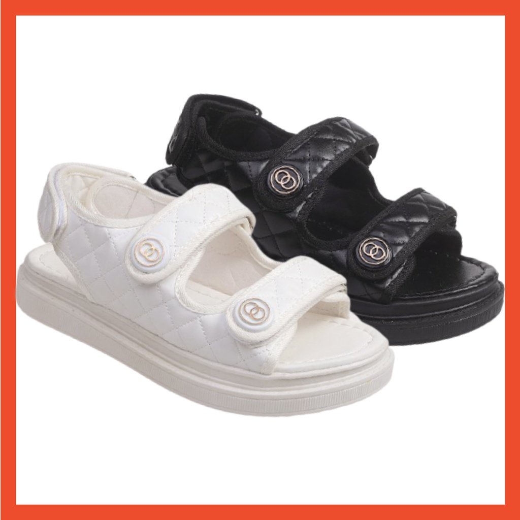 skyylntg's tweet photo. Aku nemu toko buat kalian yg lagi nyari sepatu boots, sneakers, wedges dll. Reting tokonya udh 4.8⭐️. Pkonya sepatu disini tu bagus2 bgt dan berkualitas💫
Bisa lgsung cek link tokonya lgsung 🔗https://t.co/n4inVkGarT
#shopeeaffiliate #gratis #TXTinJKT #JungHaeIn #shopeeh https://t.co/EoBs7tqeC2