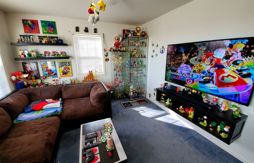 YoshiBeatsMario's tweet photo. #Nintendo Game Room. https://t.co/GvHQspuwPh