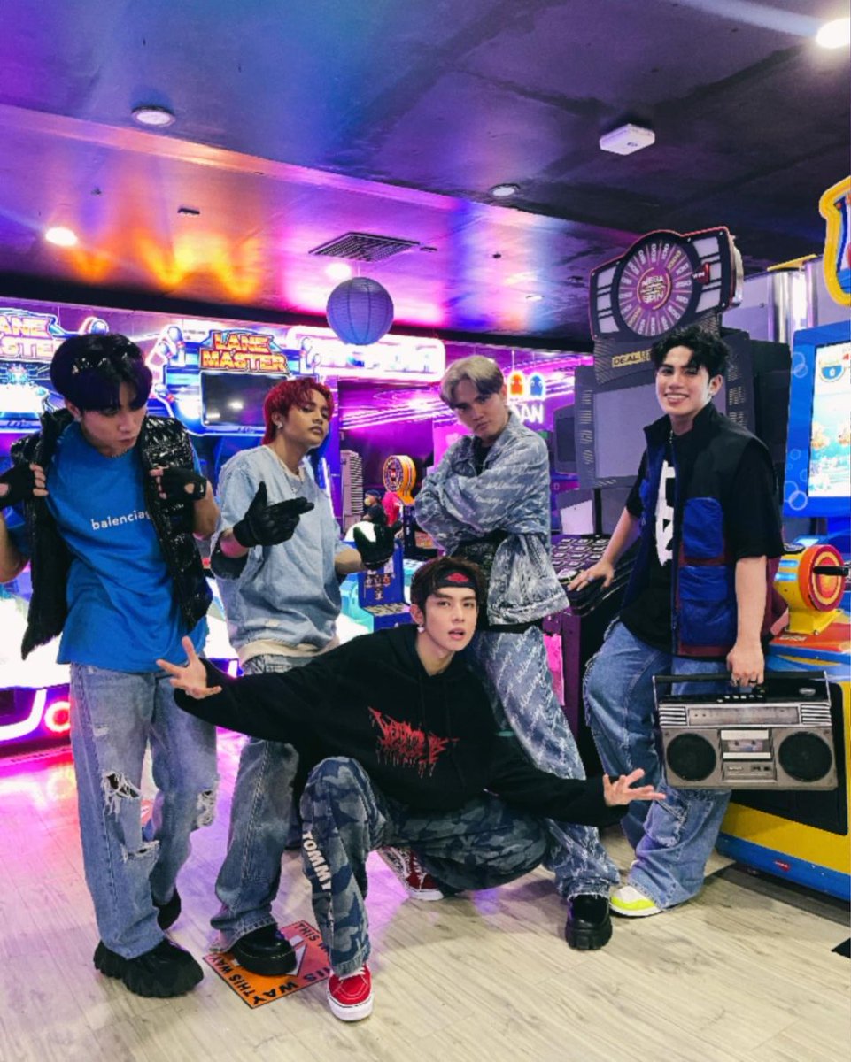 SB19_UaO's tweet photo. [TWITTER PARTY]

Among the 5 members, who do you think learned roller skating the quickest and who do you think had a hard time learning it?

Listen to @SB19Official #SB19's disco-pop track #WYATSB19 #WYAT https://t.co/aF819ERPyh