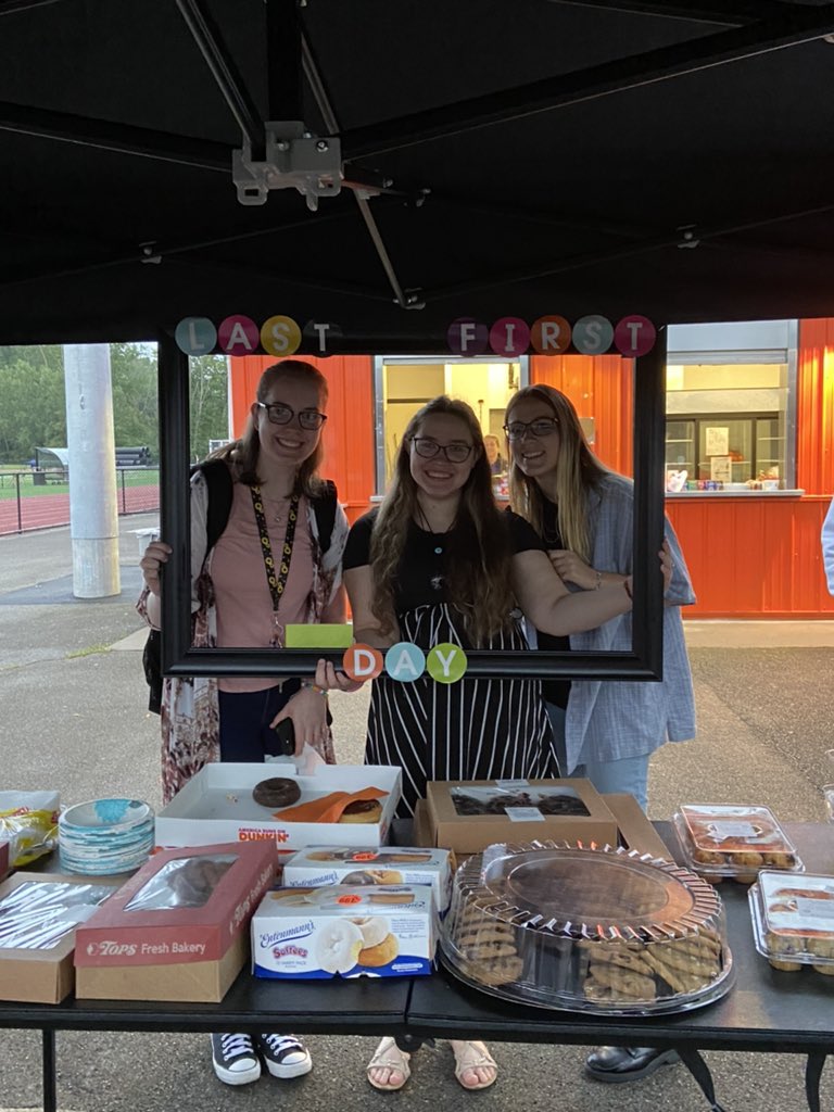 Mrs_Tucker2's tweet photo. Sunrise breakfast!  Welcome back scholars! #tigerpride #waterloopride https://t.co/oHBzJPWcHv
