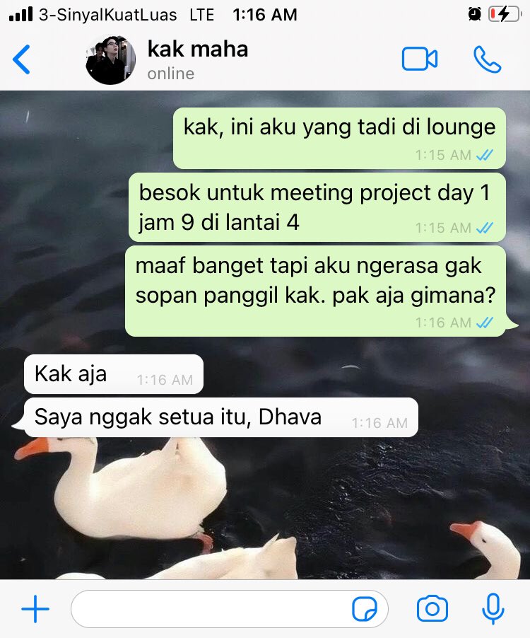 siinamoanroll's tweet photo. yoonmin au, 
desk between us. 

mereka bertemu, bercakap dan dekat. sangat dekat hingga yang menghalangi mereka hanya sebatas meja kerja—dan rahasia. 

© siinamoanroll https://t.co/PtUTo3OuN0