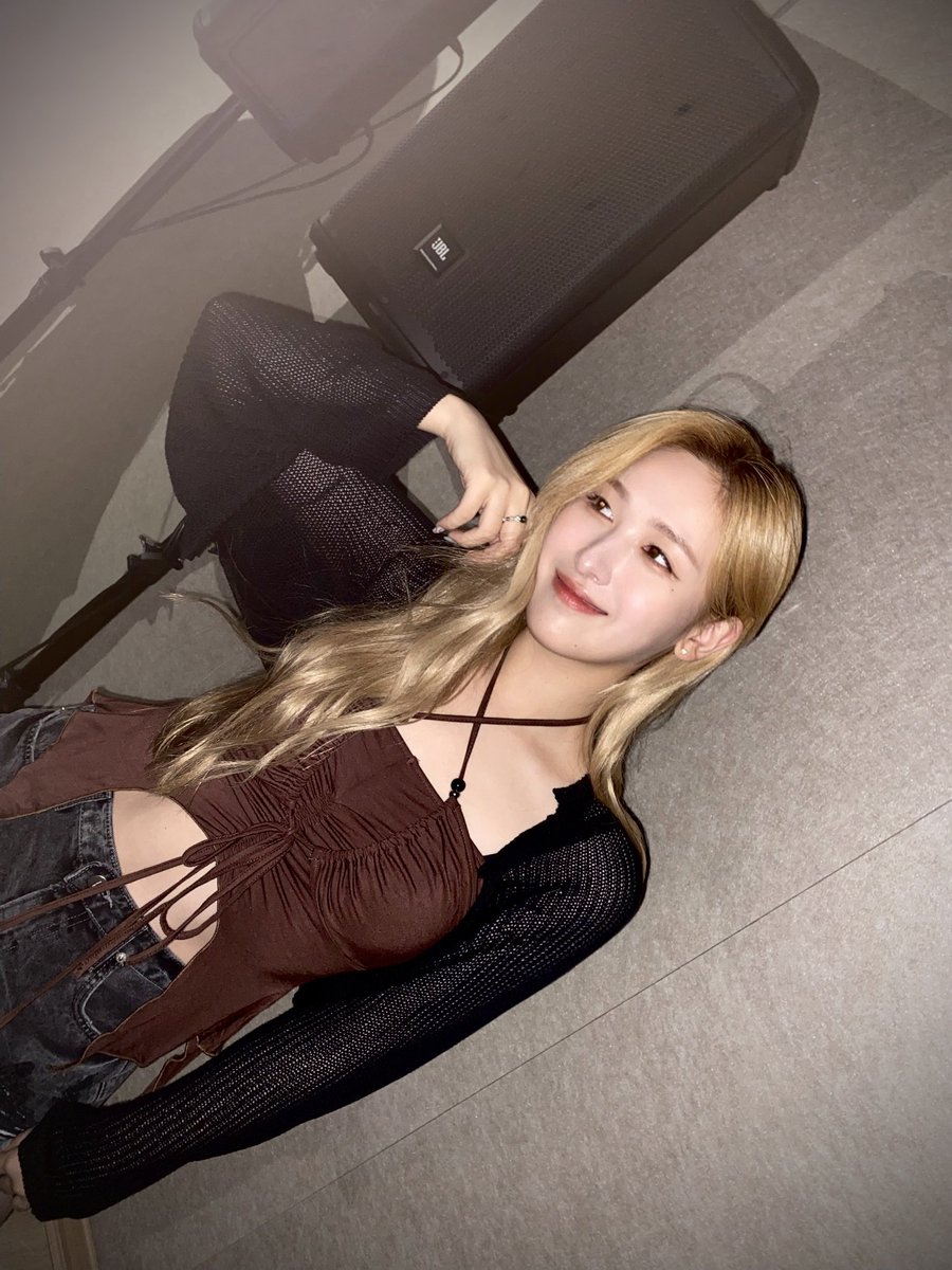 official_skyle's tweet photo. [#우정]

내일 7시에 공일즈 브이앱이 !? 
보러 올 캐슬 구함~~ 🤭💗

#SKYLE #스카이리 
#UJEONG https://t.co/svQVNA9Wk0