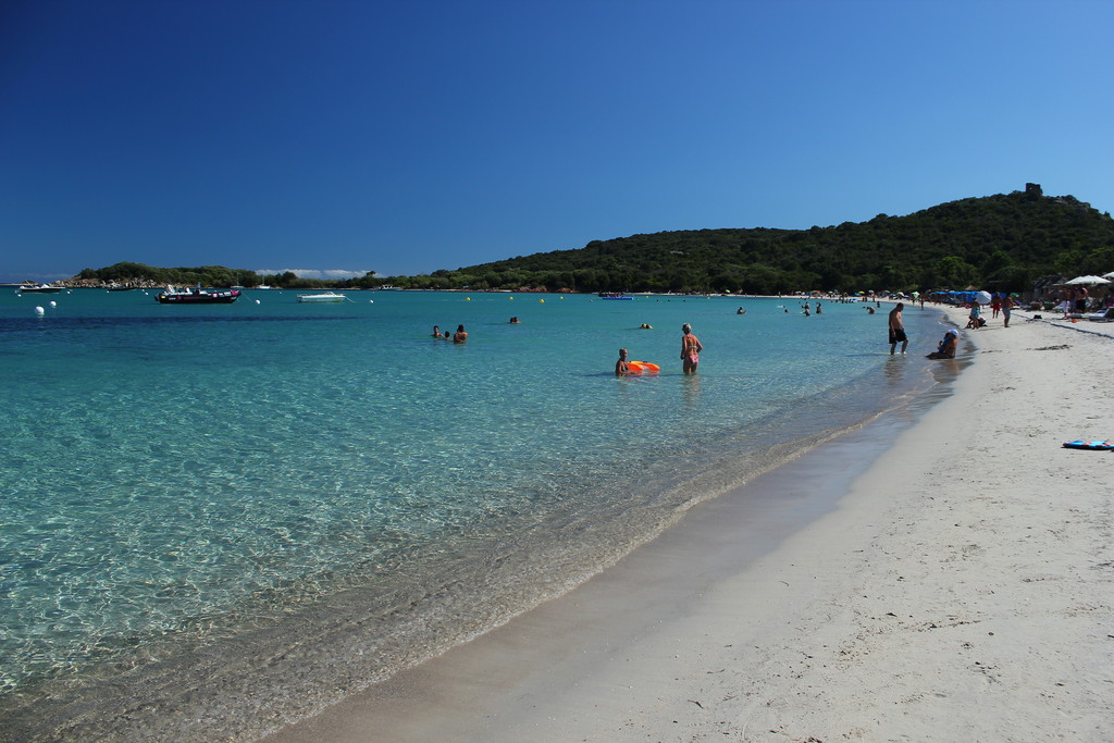 Another hotel welcomed into the Corsican Places family💚 
Son De Mar sits right next to the excellent San Ciprianu Beach...
With a relaxing SPA area, smart local produce restaurant, and comfy bedrooms.
Take a look bit.ly/3ejEAxS