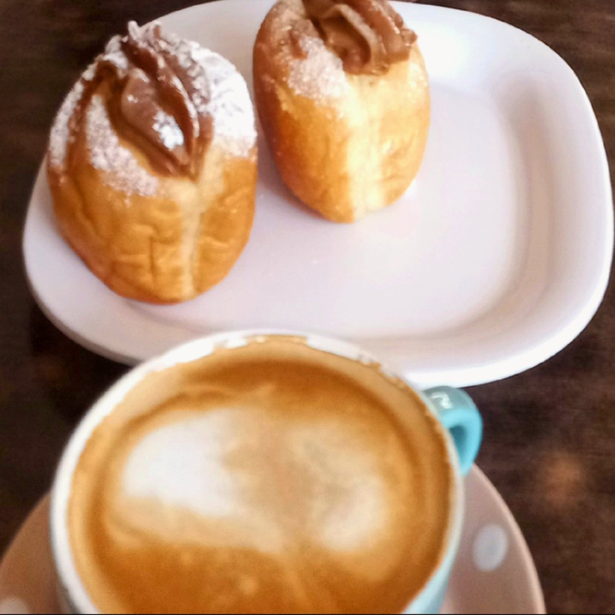 yolucecita's tweet photo. Buenos Días mis twitteros. A pesar de todo, siempre hay tiempo para un café. El mío, marrón. Tocó
Por estos lares y luego a producir☕️🍩😎 Vida y Salud
#FelizOmbligo #Cafecito #Arequipe #CatireRadiante #Activa #BuenDia #UnstableSignal https://t.co/N1wzn85Bbe