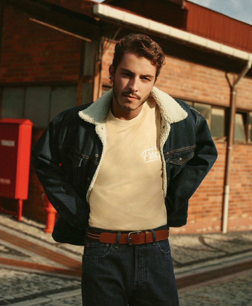 Derin bir tutkusun jean!🤘🏻 <a href="/borankuzum/">boran</a> @LEVIS_TR