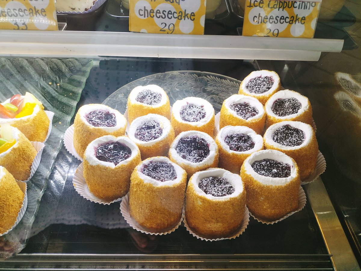 HelloDipsi's tweet image. Cheesecake legend di Bandung 😍. Walau sekarang banyak banget cake shop baru, Cizz Cheesecake &amp;amp; Friends selalu jadi favorit ❣️.
.
.
Lokasinya di Jalan Laswi no 1A 
.
.
Favorit kalian yg mana nih ?
Kalo belom pernah coba, wajib cobain deh.
Aku tim blueberry cheesecake, terbaik 💯