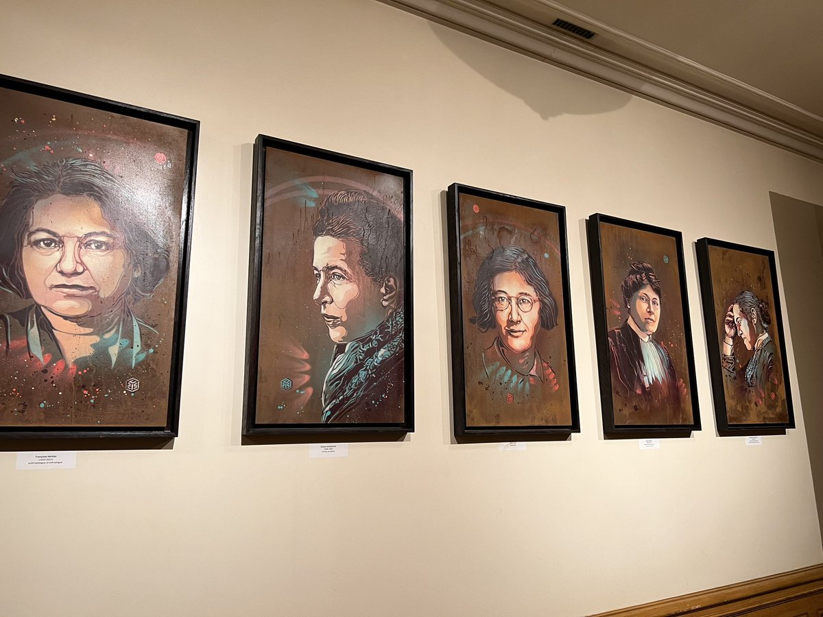 church_lang's tweet image. What a lecture room! What a poster hall! AND a gallery of famous scientists (who happen to be amazing women). Sorbonne, you’re crushing it! 😍 #Flux2022