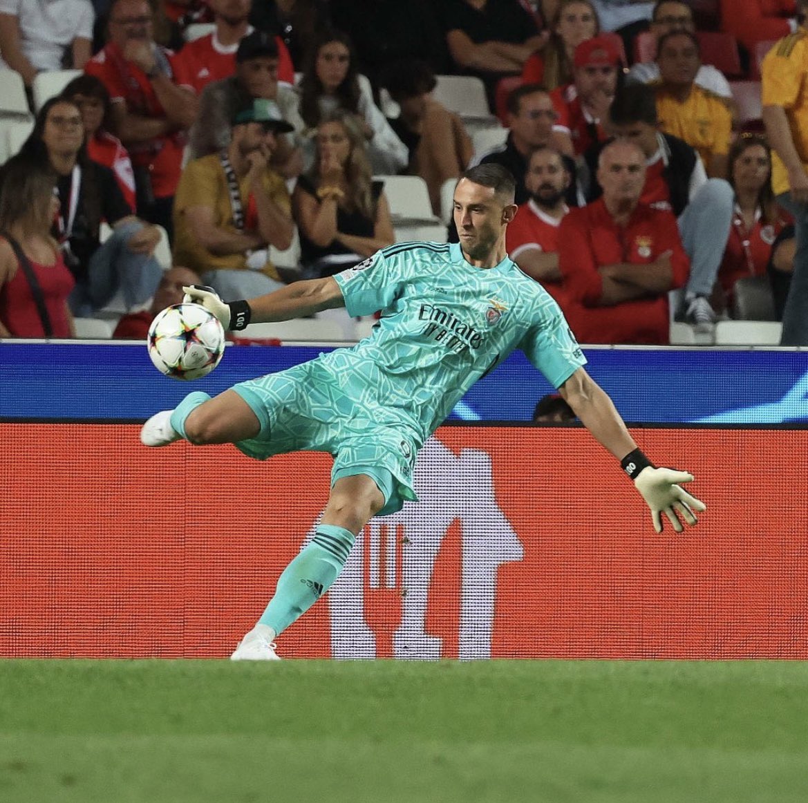 vlachOD1mos's tweet photo. CL nights are back… 🦅🔴⚪️
#SLBMAC #UCL #ChampionsLeague
#EPluribusUnum https://t.co/sclnDryJqG