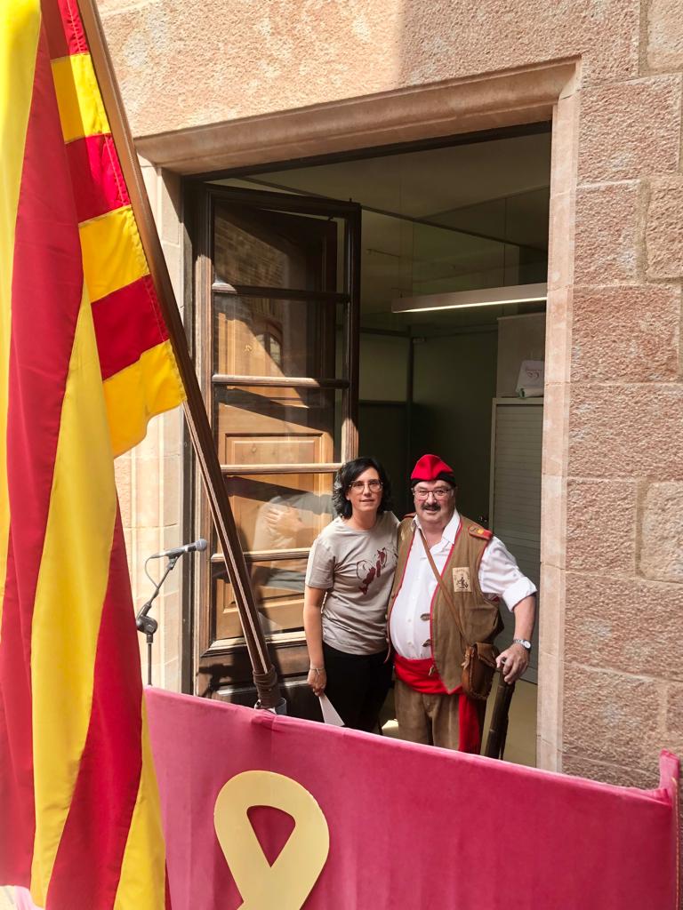 Solsona_cat's tweet photo. Aquesta Festa Major, Jordi Barcons, “el Folc”, s’acomiada com a membre de la colla dels Trabucaires de #Solsona després de quinze anys de formar-ne part. Per això avui ha protagonitzat la trabucada d’inici de festa des de l’ajuntament
#FMSolsona2022 👇 https://t.co/79uqUSHSiF