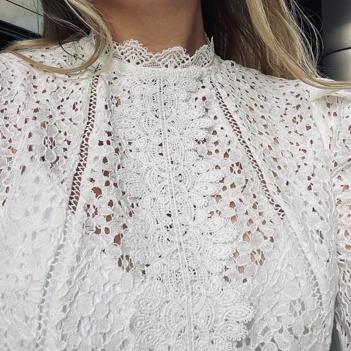 sonderstudiouk's tweet photo. @thestylebubble looking gorgeous in our new lace insert top. It will transition perfectly through the last few weeks of the warmer weather, into those cooler autumn days 🍂
Shop what’s new at Sonder Studio: https://t.co/uzwfJoUCa9 https://t.co/hSgzzQIQmA