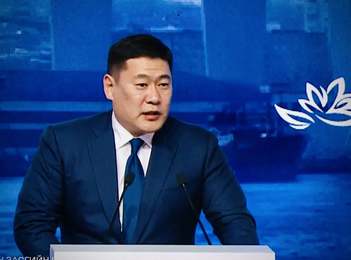 Тэгмээр дээ. Тусгаар улсын Ерөнхий сайд байна даа. Гэрт нь очоод өөдөөс нь эгц харж байгаад тодхон хэлээд авч. Баяр төрөөд л явчихлаа🇲🇳

Л.Оюун-Эрдэнэ: БИД ЭГИЙН ГОЛЫН УСАН ЦАХИЛГААН СТАНЦАА БАРИХ БОЛНО!