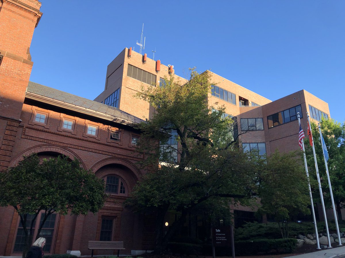 rockfordw's tweet photo. Happy Wednesday from @FletcherSchool at @TuftsUniversity — where I am privileged to sit in on #RoleOfForce, the legendary class by #FletcherISSP Director #FletcherProf Richard Shultz — 17 years after doing so as a #FletcherPhD student ⚓️🌏🌍🌎⚓️ https://t.co/JksUYgIrHI