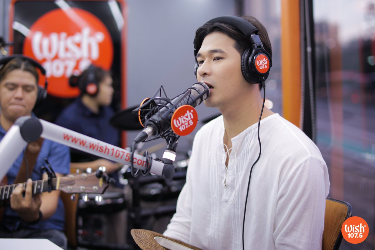 wish1075's tweet photo. On his debut Wish Bus performance, singer-actor @hashtag_wilbert sang his original love tracks, "LANGGA" and "Lil Things." https://t.co/yT9406uCPA