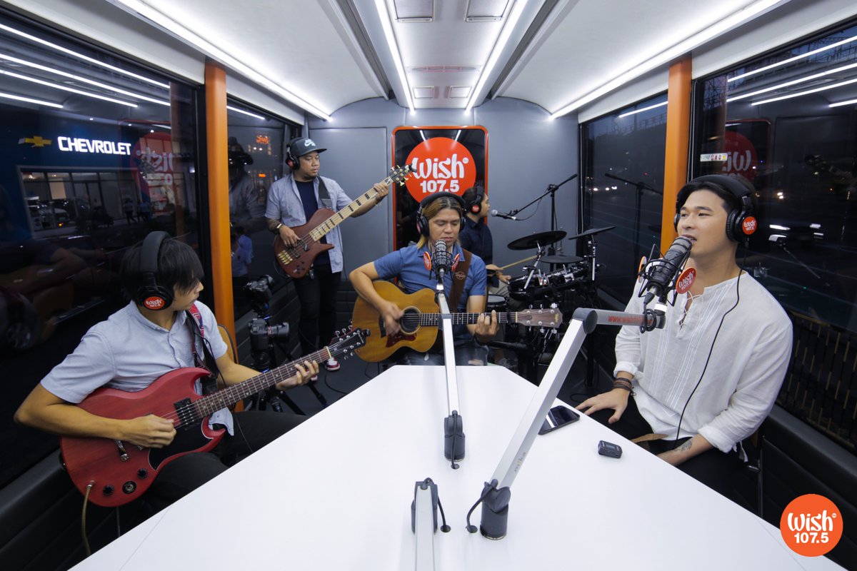 wish1075's tweet photo. On his debut Wish Bus performance, singer-actor @hashtag_wilbert sang his original love tracks, "LANGGA" and "Lil Things." https://t.co/yT9406uCPA