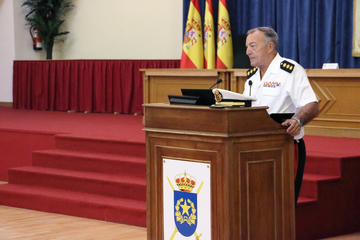 MADOC_ET's tweet photo. En la Escuela de Guerra del Ejército el coronel de Infantería Marina José Cánovas impartió la conferencia “500 años de la primera circunnavegación de Juan Sebastián Elcano” a los 147 capitanes del @EjercitoTierra y @guardiacivil que realizan curso para ascenso a comandante.
#EGET https://t.co/27U6hdnJa7