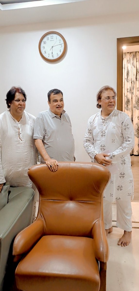 SabriBrothers6's tweet photo. Had a great Time Spent With The Indian politician from Maharashtra @nitin_gadkari Ji who is the current Minister for Road Transport & Highways in the Government of India.πβ€οΈ #Government #Of #Maharastra #Politician #India #Minister #NitinGadkari #Ji #Sabribrothers #Aftabhashim https://t.co/iPqA9M1MWv