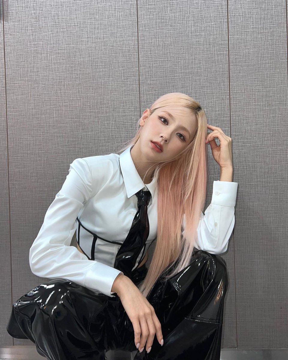 S9LEN7's tweet photo. hi, have a nice day drink water and eat delicious meal! 

mój nastrój na środa, to: 🎤🎸

#UTOPIAIDOL
#UTOPIAINSTAGRAM 
#SELSTAGRAM https://t.co/tC7E4QIOw8