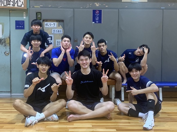 NSSUVBMT's tweet photo. 【ブログ更新しました！！】
誕生日祭！！
→https://t.co/oFmB5zUuIE
＃日体大　＃日体大男子バレーボール部　＃鬼木錬 https://t.co/6VK8dExf4j