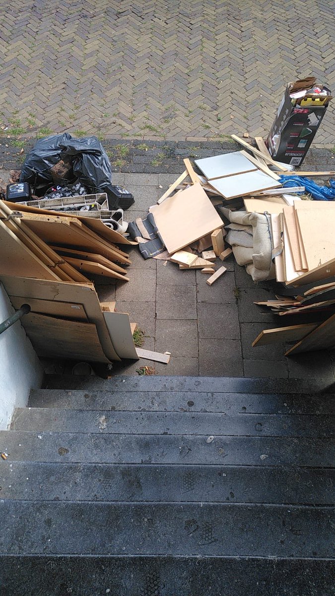 Lindestraat 80 en 80a. ⁦<a href="/ROVAzwolle/">Winterdienst van ROVA in gemeente Zwolle</a>⁩ Wanneer gaan jullie er wat aan doen? Wel door de straat rijden, kijken en vervolgens weer doorrijden.