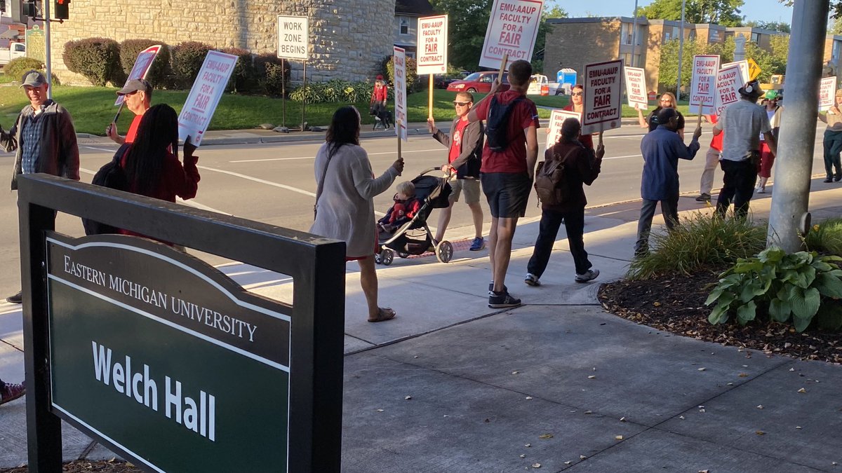 reporterdavidj's tweet photo. Faculty at Eastern Michigan University are out on picket lines already this morning as the first day of their strike begins. @freep https://t.co/aF8LtCzOqt