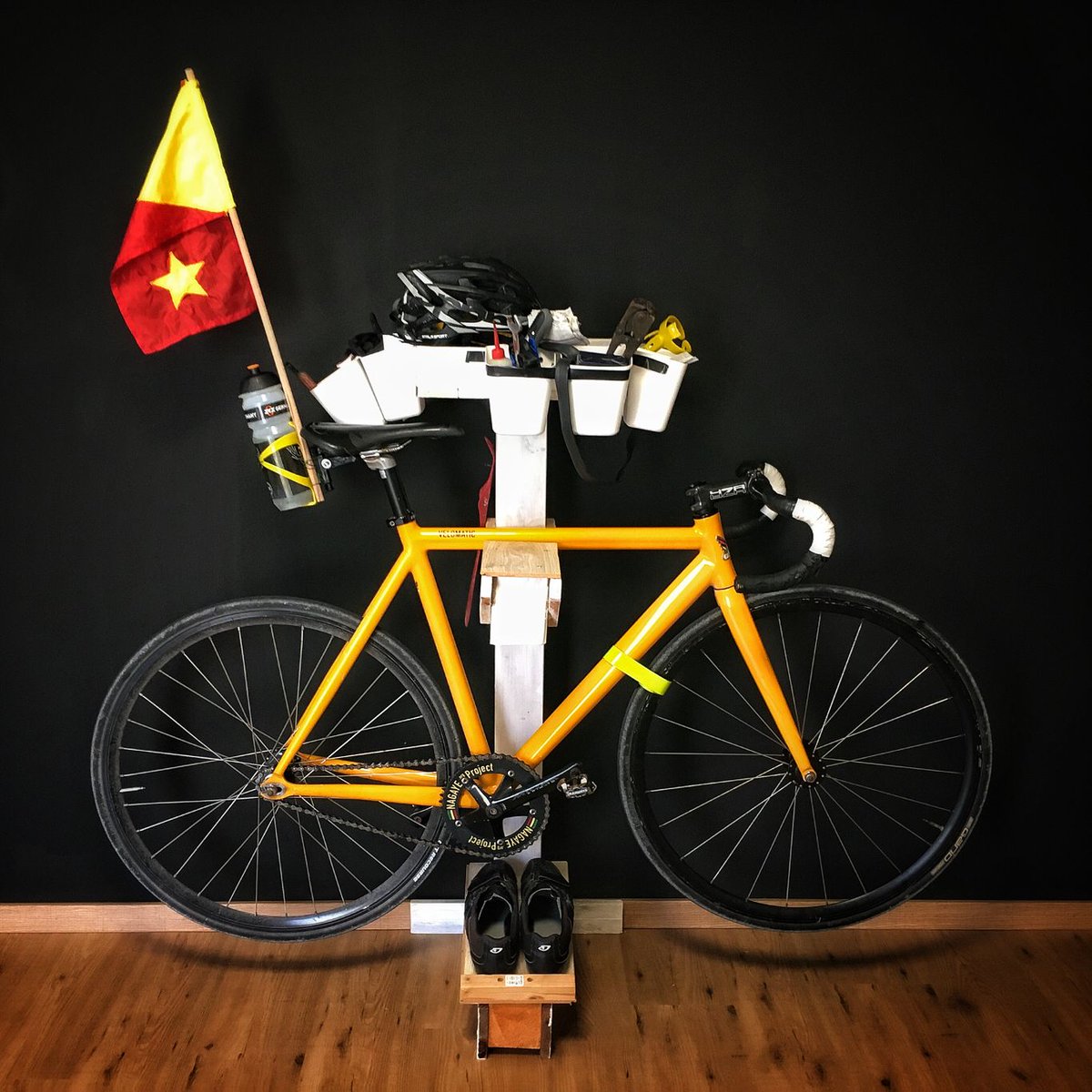 davide_tommasin's tweet photo. ❤️ The bike is ready to go: single gear, trackbike.
I will only be able to rely on my legs and my mental strength.
✊ A bit like what is happening to the Tigrayans people: they are resisting for their very existence.
#ReconnectTigray #EndTigraySiege
#trackcycling #Ride4Tigray https://t.co/K6sYTwwrUD