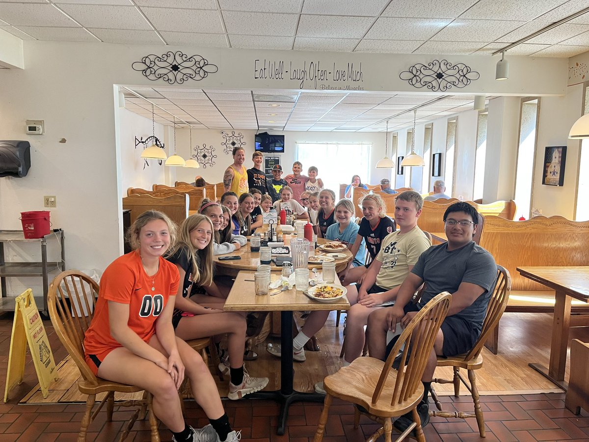 MRDatDudeGG's tweet image. Last Friday lift of summer, kept our tradition of group breakfast afterwards 💪🏻😋 and then to my surprise we still had a big group after the first day of school! Great kickoff to a new school year😎
