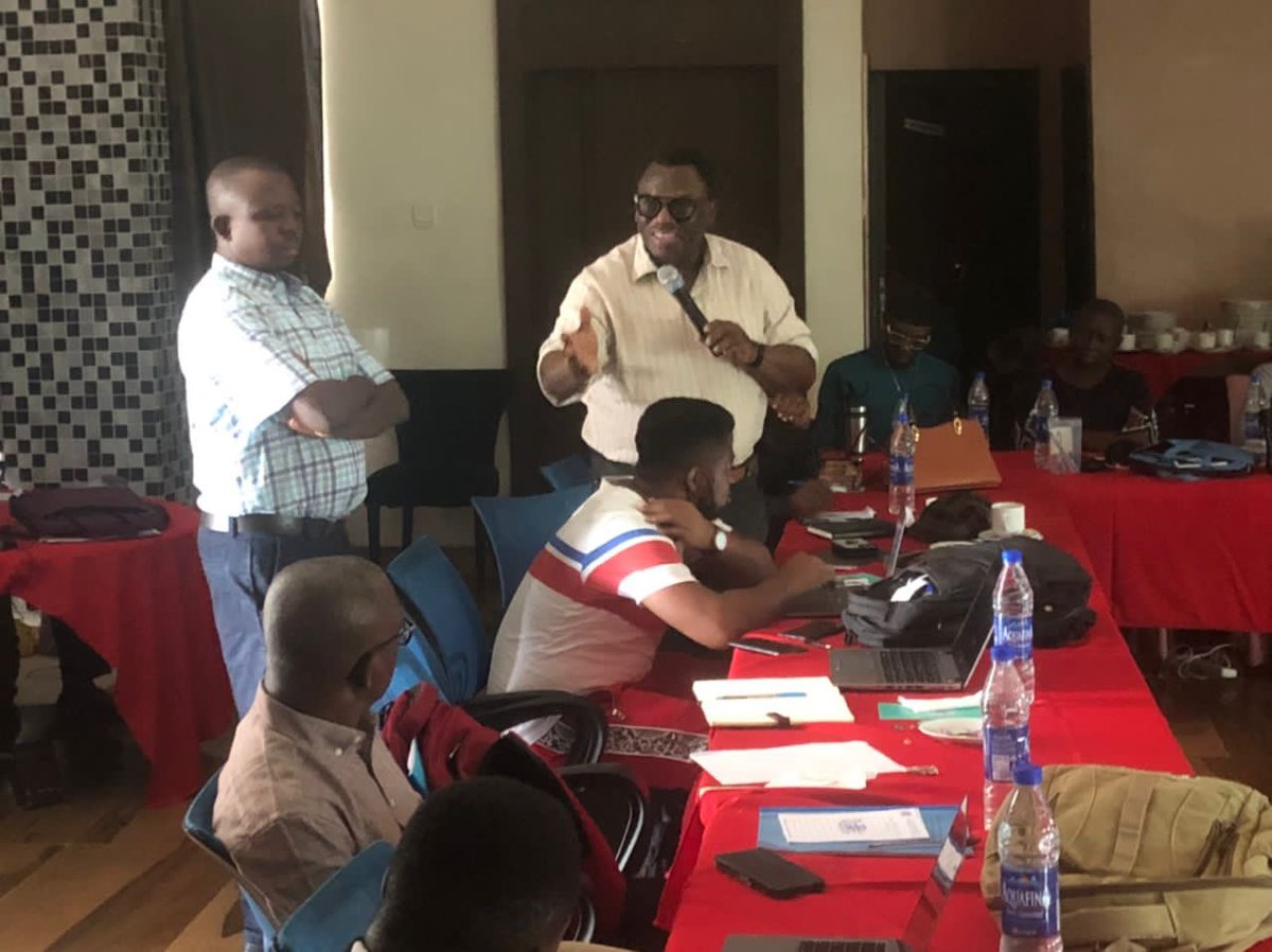 FatimaCheshi's tweet photo. #MedicalOxygen Stakeholders at a meeting to review the National Strategy for Scale-up of Medical Oxygen in Health facilities -FMOH,UNICEF &amp; Other Partners @FatimaCheshi @educel2000 @Sofszee @PeterBaffoe5 @UNICEF_Nigeria @UNICEFNG https://t.co/CQqKWbtwUt