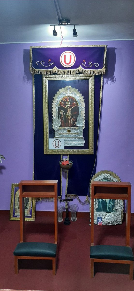 Hoy estuvimos en nuestro Glorioso e Histórico Estadio Lolo Fernandez, donde pudimos ver el gran cambio positivo que se esta dando. Salón de trofeos de 1er nivel, santuario hermoso, Rinconcito de Lolo ni hablar, buena ilumimación, etc
Felicitaciones!!
<a href="/Universitario/">Universitario</a> @ColectivoUSA