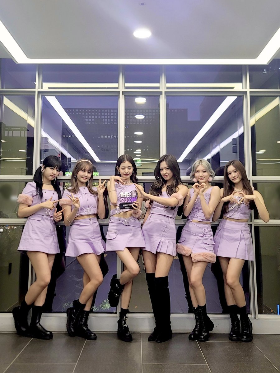 dailydoseofIVE's tweet photo. Congratulations @IVEstarship @IVE_twt
on your 5th win for AFTER LIKE in The Show , they now holds 28🏆 wins in music shows [UPDATE] 09|06|22
#AFTERLIKE #애프터라이크 #AfterLIKE5thWin   #IVE28thWin  
Stream 'AFTER LIKE MV'
 https://t.co/Bl6sVUj0HW
 #IVE #아이브 #アイヴ https://t.co/T0C4p5tuWV