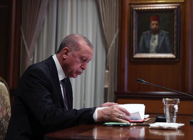 Biz adam diyoruz gelecek nesil ATAM diyecek🇹🇷☝🏻

YİYİN BİRBİRİNİZİ