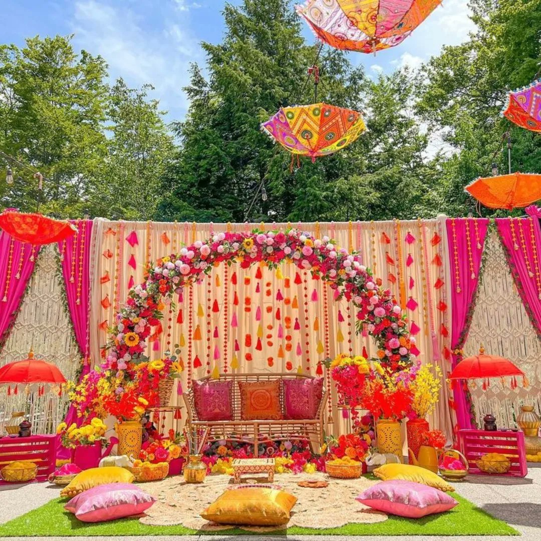 doopl7's tweet photo. Outdoor traditional setups just hit different! 😍

Just download our @dooplapp and plan your events easily. 
.
.
.
.
.
.
.
.
#dooplit #mehndinight #hennaparty #tamilwedding #wedmegood #eventprofs #weddingsutra #haldiceremony #haldi https://t.co/UfdFXp3mCb