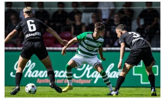 CariocaLeonino's tweet photo. O Sporting CP #Sub19 empatou com o Eintracht Frankfurt em 1 x 1 pela 1ª rodada do Grupo D da #UEFAYouthLeague.

Rodrigo Ribeiro.marcou para os leões.

#Sub19SCP 💪🦁💚 https://t.co/Xg0EQpB25v