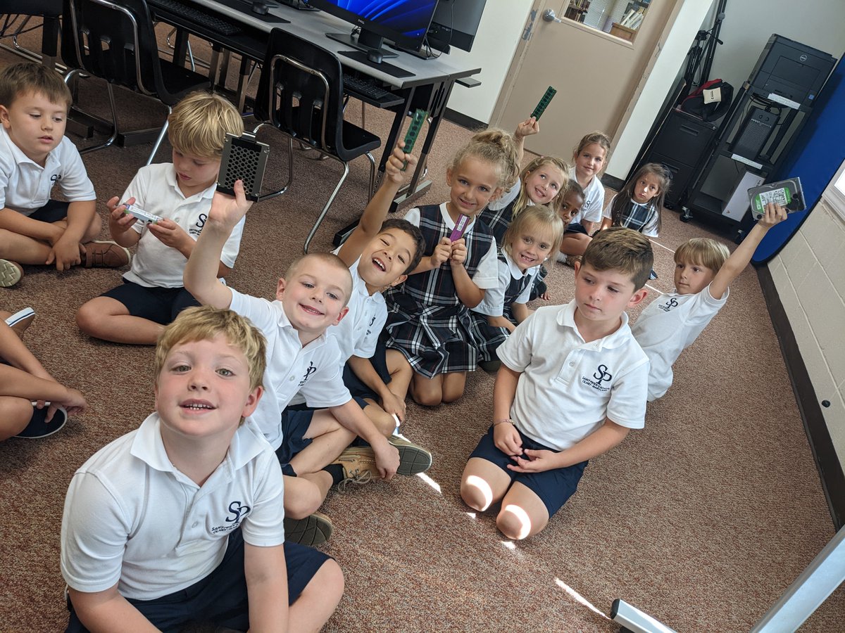 SPOComputerLab's tweet photo. First computer class for our kindergarten students! Hands on learning about computer components and class safety with a fire drill. @StPetersOlney @ADWCathSchools #SPSRocks #SPSFamily https://t.co/HnOYfihpAi