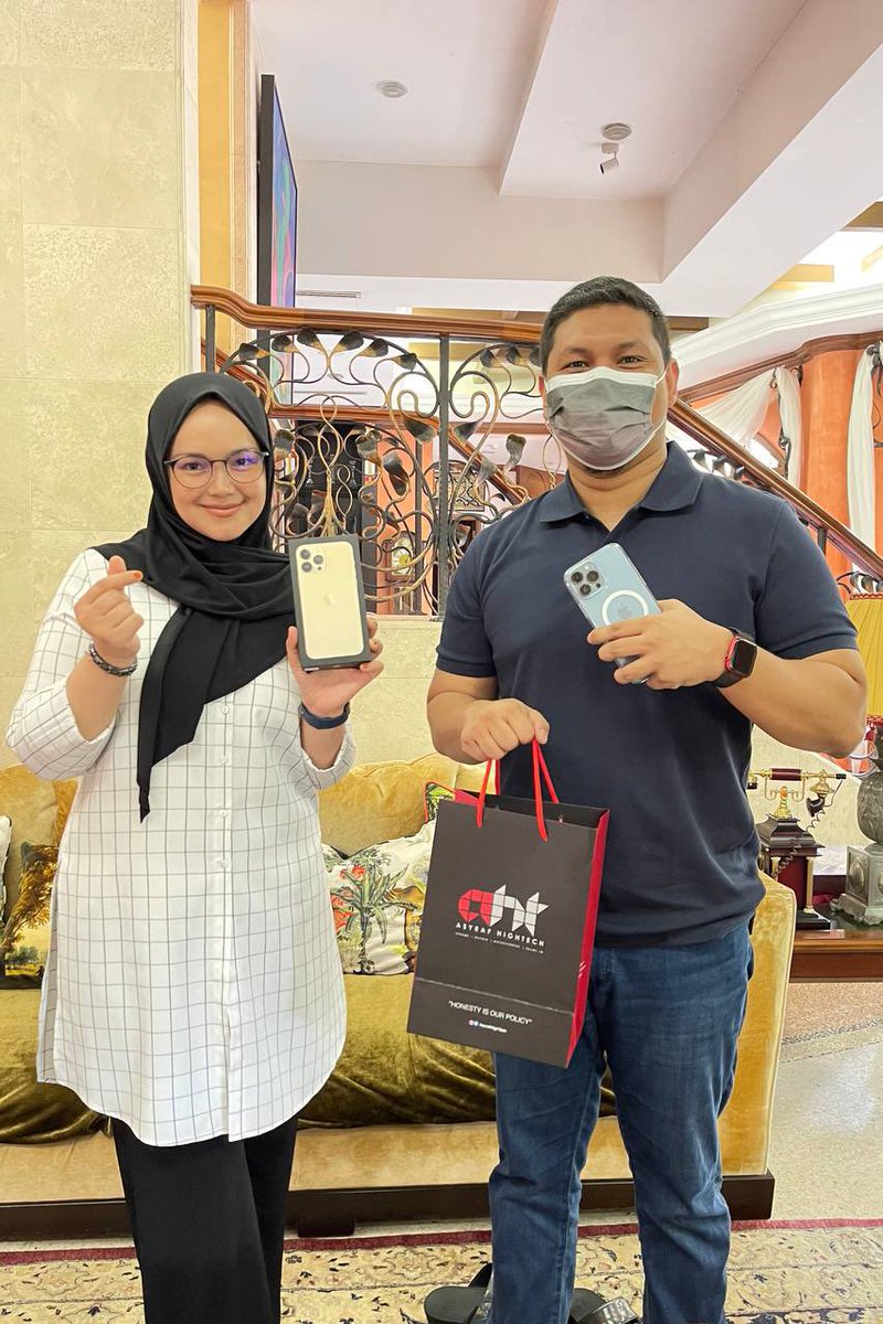 Twt_Cyberjaya's tweet photo. Rupanya ada cara yang mudah nak dapatkan iPhone yang kita idamkan! 

Asyraf Hightech ni dorang akan tolong korang untuk dapatkan iDevice pilihan sampai dapat tau. https://t.co/v2f5YWX76r