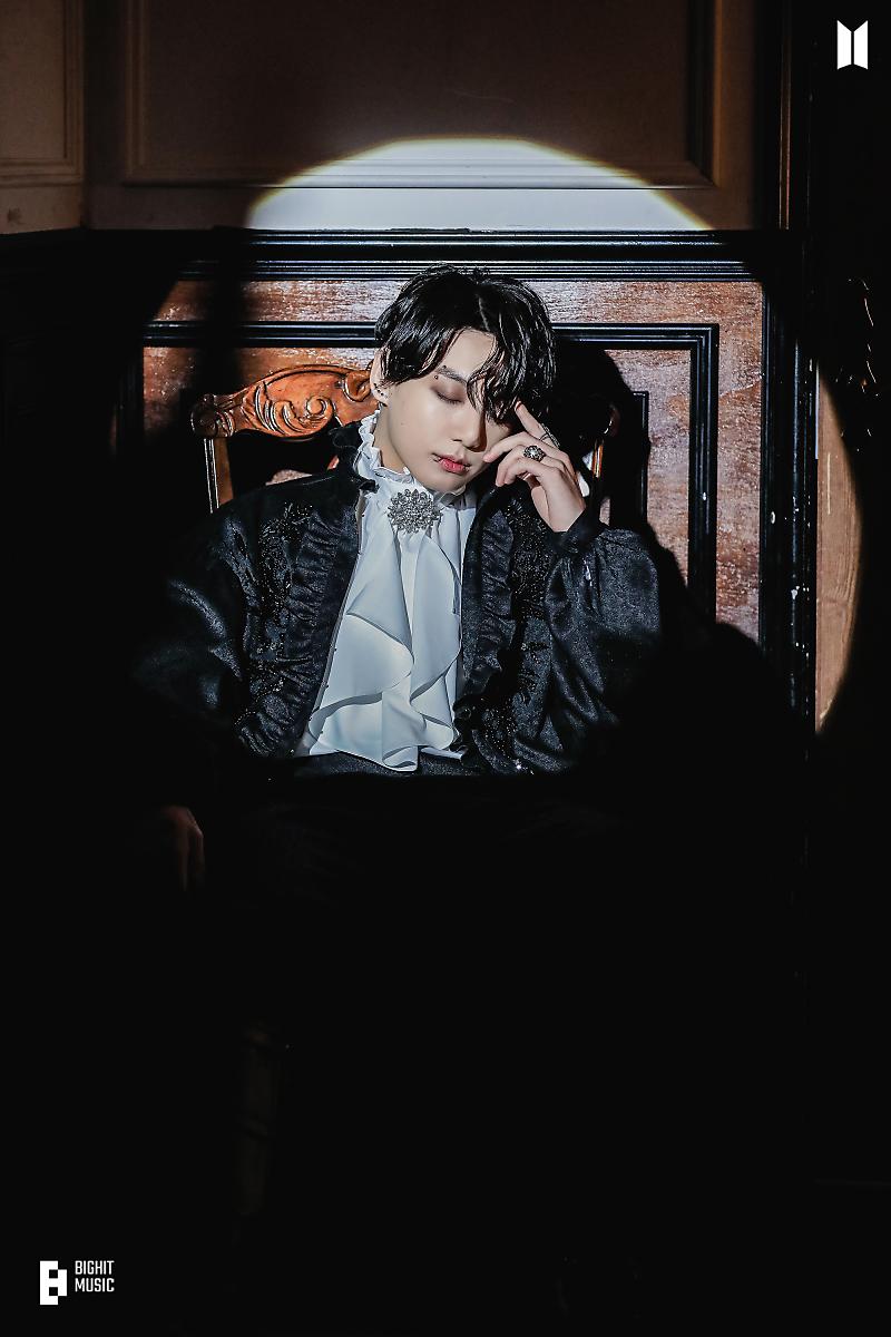 kizzgarcia's tweet photo. JUNGKOOK ARTIST OF THE SUMMER https://t.co/1pYLPahj48
