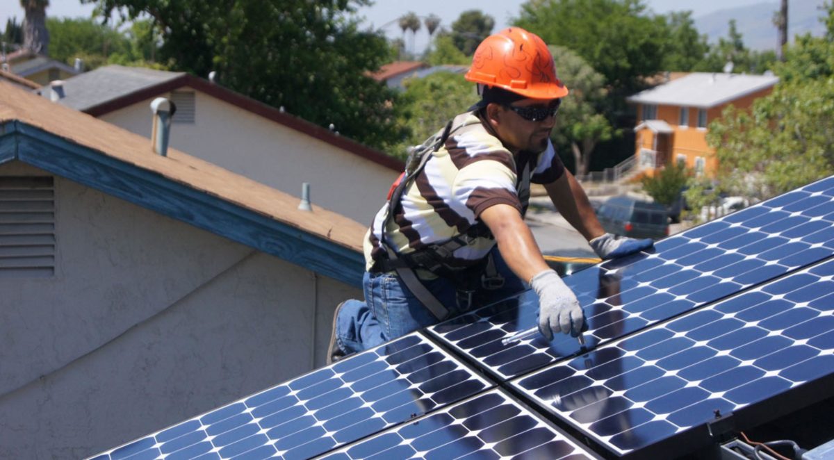 pvmagazine's tweet photo. US residential solar to add 340,000 workers in 5 years – installer survey: A new SolarReviews survey shows that PV installers are ready for unprecedented growth, following the recent passage of the US… https://t.co/E5ryxlCASS #solarenergy #renewableenergy #sustainability https://t.co/Kv28XC5V5D