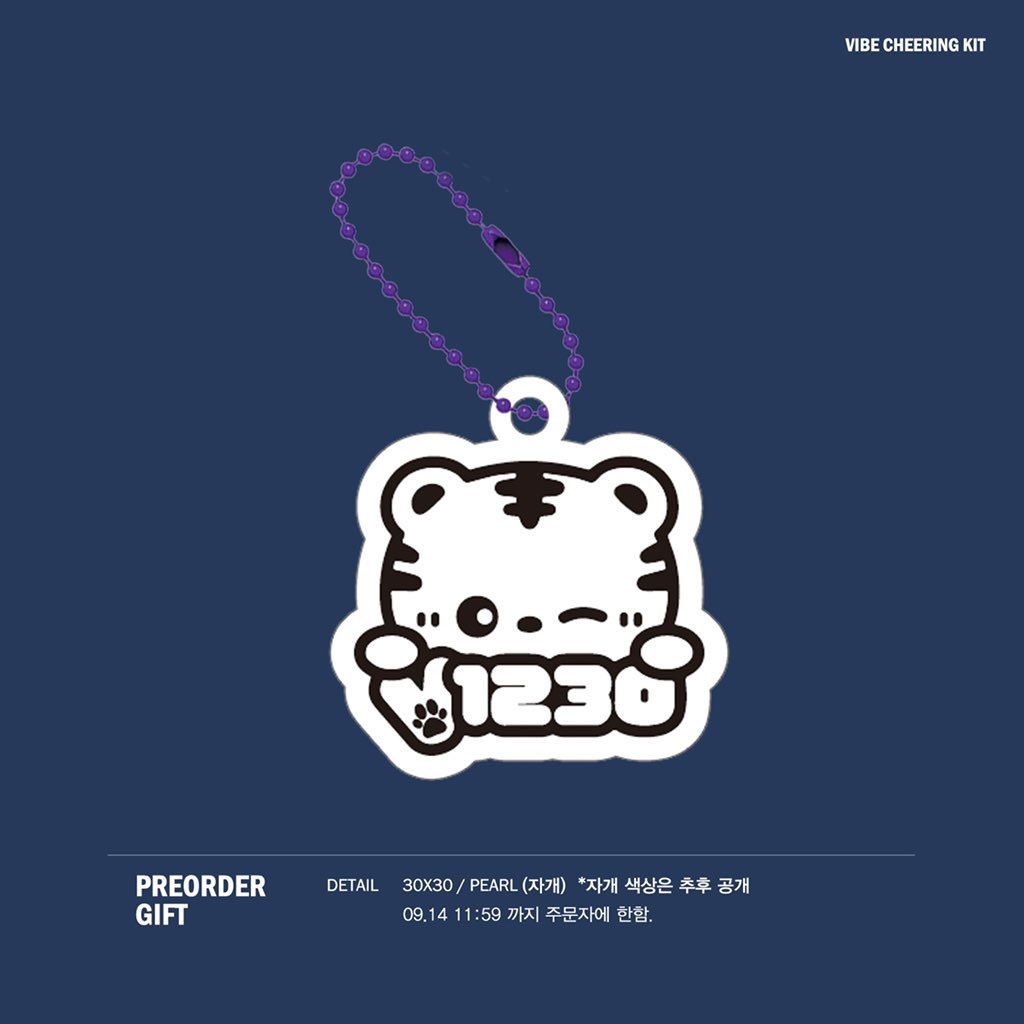 v_ibe_jp's tweet photo. 💜CHEERING KIT
BTS Vのスローガンです✨
沢山の関心をお願いします🐯💜

期間
 PREORDER:2022.09.07-2022.09.14
 一般:2022.09.07-2022.09.23

https://t.co/EmqsRDeqb3 https://t.co/8gYibUX9Yj