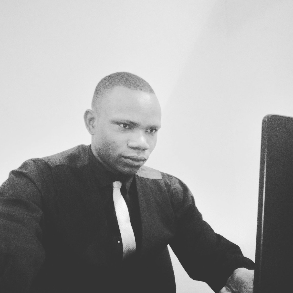 KevineTambwe's tweet photo. focused on bringing changes and development
#strongmindset 
#positivemindset 
#nevergiveup 
#keepgoing 
failure is the beginning of success
I'm the #$trong_man with a #strongmind
 #development 
 #success https://t.co/X8KLkU5zGr