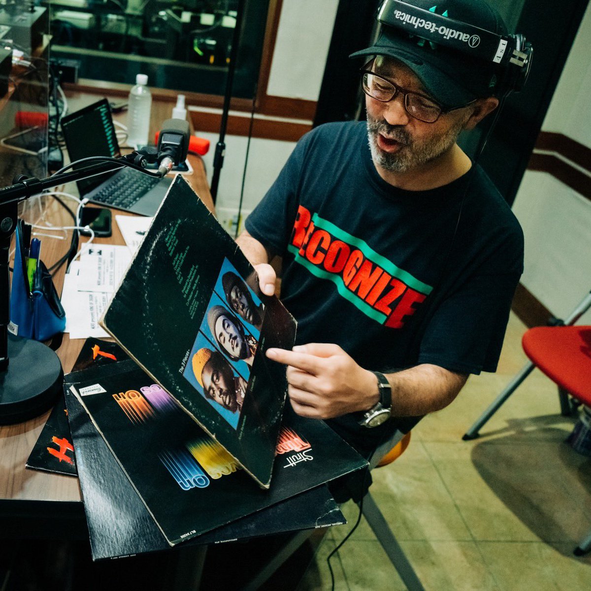 K_O_D_TOKYO_FM's tweet photo. DIGGIN' 黒ジャケ
#黒ジャケ #黒
1 Whatever It Is / #Heat
2 Peace On Earth / #HiTension
3 Party Music / #TheRhinestones
4 I Need You Girl / #The3Pieces
5 Said You Didn't Love Him / #Strutt
#kod_tfm https://t.co/Ew9lzCtMZG