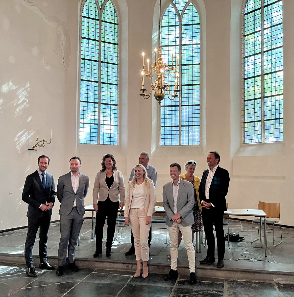 JohnMassaar's tweet image. Vandaag hebben @BibliotheekdP, @VolgVlaardingen, @Stadsherstmaas en de de Protestantse Gemeente Vlaardingen een overeenkomst getekend om te onderzoeken of het haalbaar is om van de Grote Kerk een bibliotheek te maken. Een mooi project waar @FondsSV erg enthousiast over is!