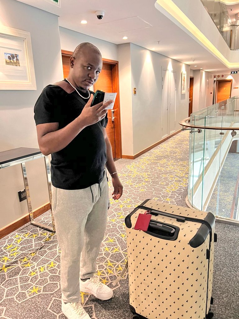 SifundzaSabelo1's tweet photo. Everyday is a vacation to me, enjoy your life just like me remember spend money wisely my friend, money comes money Goes
#vacationdays
#zithandenedlozilakho
#Respectmoney https://t.co/US5oBNwQZB